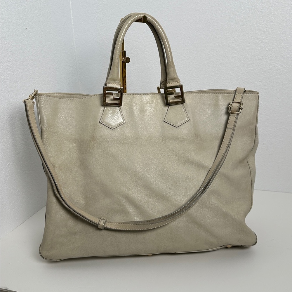 💯Authentic Fendi Leather Tote Bag🍀 - Picture 16 of 16